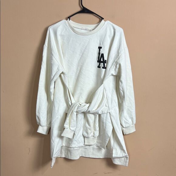 X2 NYC Size OSFM White Cream Oversized ‘LA’ Sweatshirt w/Wrap Around Tie Sleeves - Picture 2 of 7